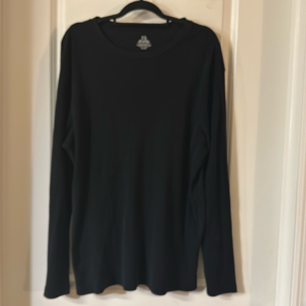 Men’s thermal shirt with long sleeves, size XL.